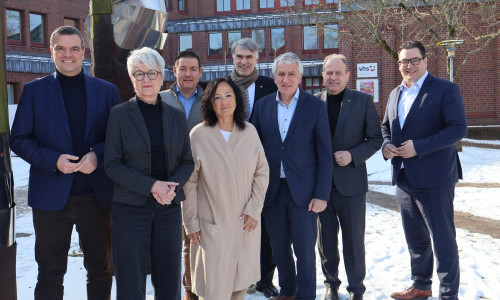 Die Verwaltungschefs tagten in Goslar: Dr. Alexander Saipa (Landrat Goslar), Christiana Steinbrügge (Landrätin Wolfenbüttel), Marcel Riethig (Landrat Göttingen), Astrid Klinkert-Kittel (Landrätin Northeim), Henning Heiß (Landrat Peine), Prof. Dr. Hubert Meyer (Hauptgeschäftsführer NLT), Gerhard Radeck (Landrat Helmstedt) und Tobias Heilmann (Landrat Gifhorn) (von links). 