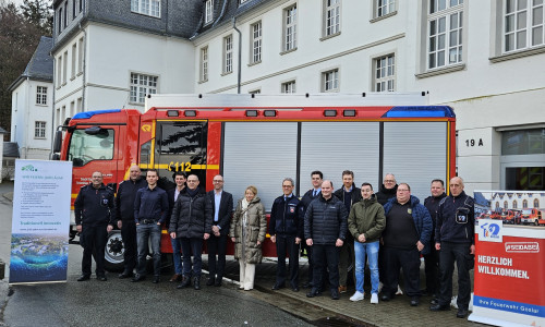 Auftakt von Vertretern der Freiwilligen Feuerwehr Goslar, dem Forschungszentrum Energiespeichertechnologien, dem Niedersächsischen Landesamt für Brand- und Katastrophenschutz sowie der Stadt Goslar auf dem Energiecampus in Goslar.