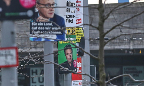 Wahlplakate zur Bundestagswahl am 11.02.2025