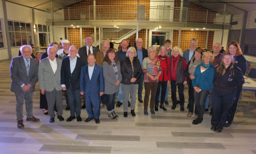 Die Geehrten zusammen mit Bürgermeister Andreas Busch beim letzten Ehrenamtstag der Gemeinde 2023.