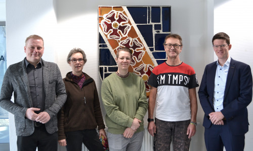 Marcel Christoph Piochacz (Gemeinde Vechelde), Katja Rausch (Gemeinschaftszentrum Vechelde e.V.), Caroline Bethge (Vechelde vereint), Axel Specht (Gemeinschaftszentrum Vechelde e.V.) und Bürgermeister Tobias Grünert (v. li.). 