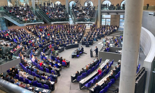 Bundestag entscheidet über Grundgesetzänderung am 18.03.2025