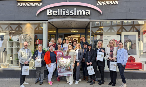 Ab April verwandelt sich die Goslarer Innenstadt an jedem ersten Freitag im Monat in eine lebendige Shopping- und Erlebniswelt – mit verlängerten Öffnungszeiten bis 21 Uhr, kreativem Rahmenprogramm und wechselnden Themenmottos. Die Akteure hoffen auf viele Gäste.