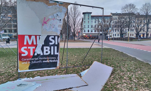 Zerstörtes SPD-Wahlplakat (Archiv)