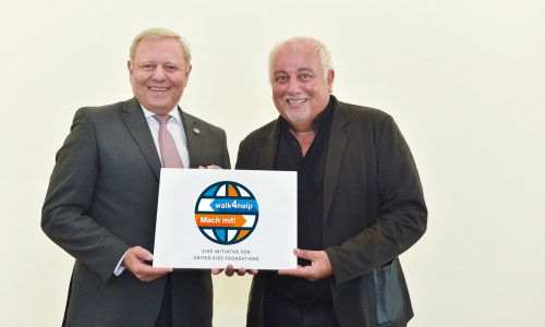 Die Initiatoren von United Kids Foundations und dem walk4help Jürgen Brinkmann (l.) und Robert Lübenoff rufen zur Teilnahme am Mega-Charity-Event am 5. Juli 2025 im Bürgerpark Braunschweig auf. 