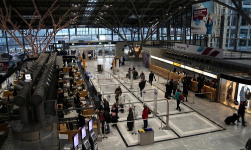 Abfertigungshalle Flughafen Stuttgart (Archiv)