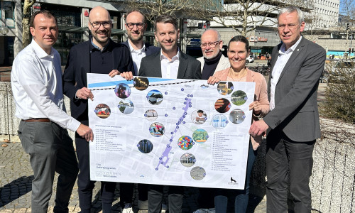 Stellten gemeinsam das City-Sofortprogramm vor: Christoph Neumann (Vorstand cmt), Michael Ernst (Vorstand cmt), Jens Hofschröer (Dezernent für Digitales und Wirtschaft), Oberbürgermeister Dennis Weilmann, Erich Schubert (Ortsbürgermeister Stadtmitte), Svenja Hohnstock (Vorstand cmt) sowie Kai-Uwe Hirschheide (Erster Stadtrat / Stadtbaurat) (v. li.).