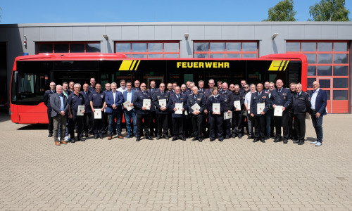  Bei den Geehrten auf Kreisebene handelt es sich vor allem um hauptamtliche Kräfte des Landkreises Goslar, Stadt- und Gemeindebrandmeister, Hauptverwaltungsbeamte sowie Fachberater und Verantwortliche der Technischen Einsatzleitung.