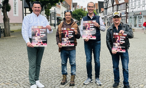 Bürgermeister Matthias Nerlich, Organisator Kian Rohde, Udo von Ey von der City-Gemeinschaft und Initiator Volker Schlag (KultBahnhof) stellten das Programm vor. 
