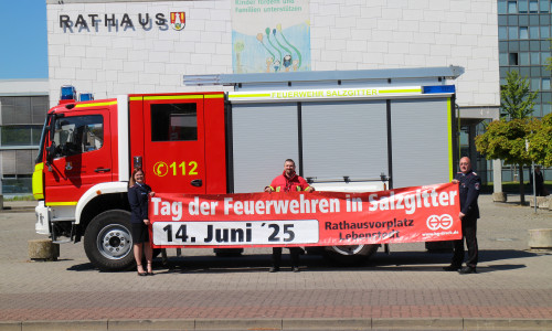 Am zweiten Samstag im Juni lädt die Feuerwehr Salzgitters zum traditionellen 9. Tag der Feuerwehren auf den Rathausvorplatz ein. 