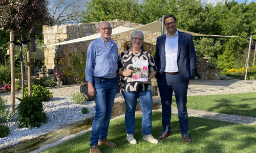 Von links nach rechts: Herbert Haun, Anne-Katrin Haun und Sikander Shah (Bereichsleiter Privatkunden Braunschweig der BLSK).
