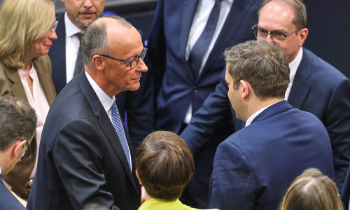 Friedrich Merz bekommt Glückwünsche nach der Kanzlerwahl am 06.05.2025