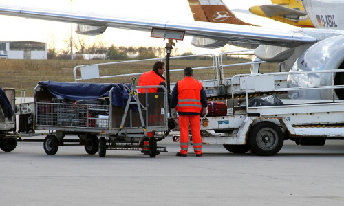 Gepäckverladung am Flughafen