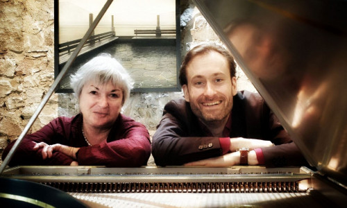 Amelie Gruner und Götz van Ooyen begeistern ihr Publikum seit vielen Jahren mit einer humorvollen und geistreichen Kombination aus Musik und Literatur.