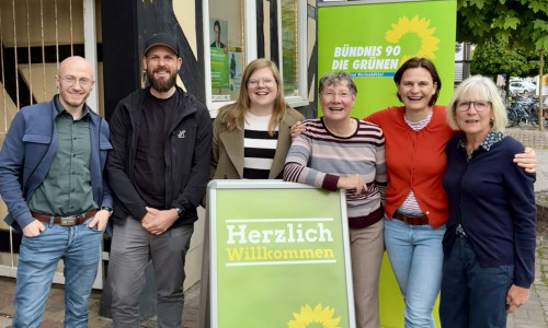 Der neue Vorstand von rechts nach links: Petra Sarstedt-Hülsmann, Romy Marschall, Ulrike Kästle, Lena Krause, Toni Jungheim und Aleksej Brose.