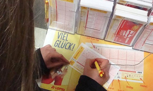 Lotto-Spielerin (Archiv)