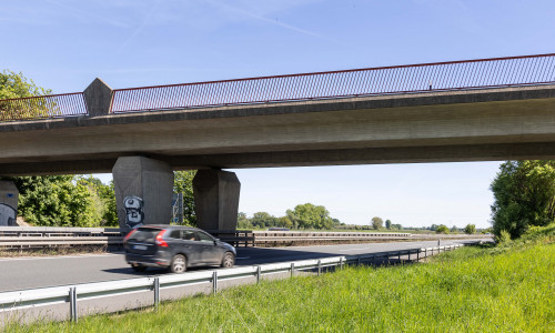 An dieser Autobahnbrücke ereignete sich die Attacke.