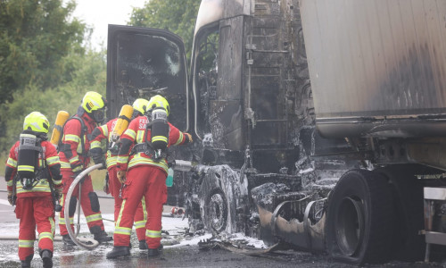 Auf der A39 zwischen Lichtenberg und Westerlinde brannte ein Lkw.