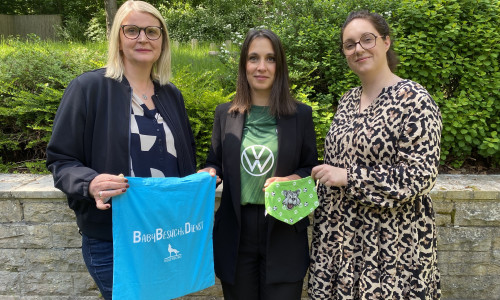  Rosemarie Springer (Babybesuchsdienst Stadt Wolfsburg), Anett Somogyi vom VfL Wolfsburg und Jasmin Meyer (Babybesuchsdienst) freuen sich über die Kooperation. 