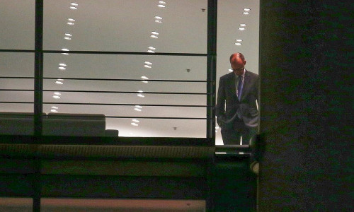 Friedrich Merz zum ersten Mal im Kanzlerbüro am 06.05.2025