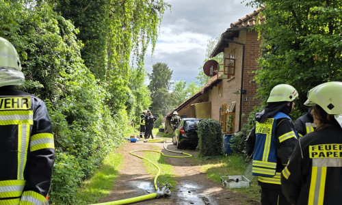 Die Feuerwehr bei dem Einsatz.