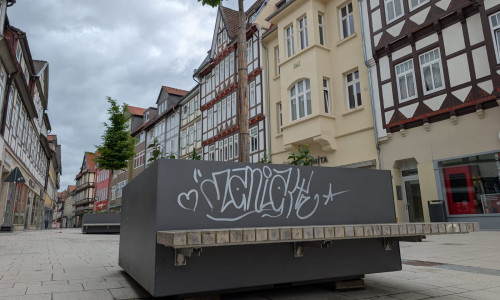 Die neuen Pflanzkästen wurden schon beschmiert.