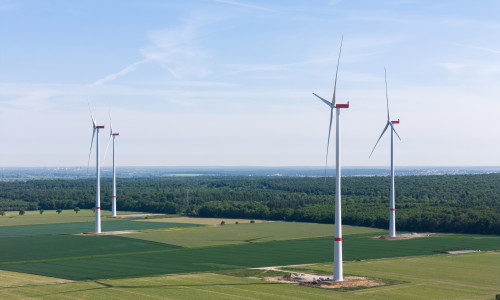 Die letzte der sechs modernen Windenergieanlagen in Cramme im Landkreis Wolfenbüttel in Betrieb genommen.