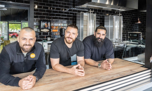 Freuen sich auf die Eröffnung: Hakan Yenikaya, Jeff Altunkaya und Dogukan Cagin.