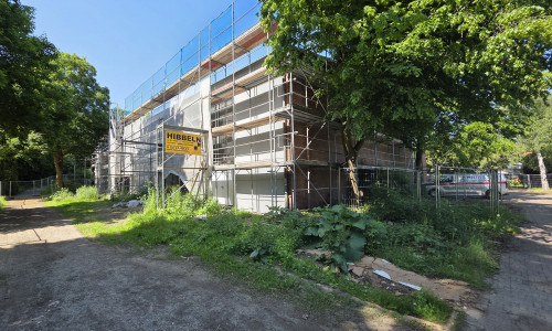 Die Turnhalle am Landeshuter Platz soll bald wieder nutzbar sein.