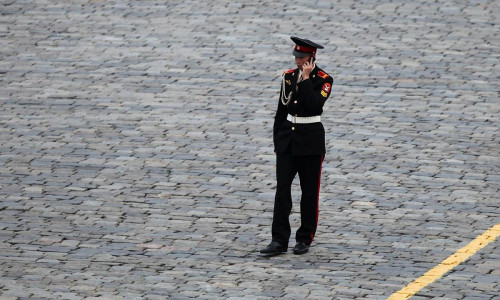 Soldat vor dem Kreml (Archiv)