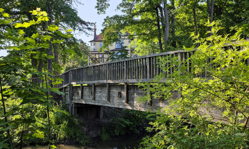 Die Brücke im Seelieger Park wird in dieser Woche für Bauarbeiten gesperrt.