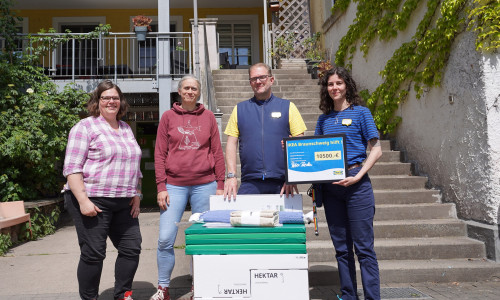 Angelique Heuer (Hausleitung Ohe 3, Neuerkeröder Wohnen und Betreuen GmbH), Anja Kruse (Fundraising und Spenden, Evangelische Stiftung Neuerkerode), Peter Becker (Market Manager, IKEA Braunschweig) und Annalena Lambiase (Marketing-Mitarbeiterin, IKEA Braunschweig) (v. li.)-