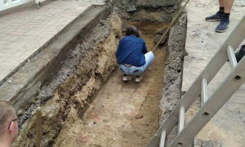 Die Fragmente des alten Fundaments werden derzeit kartiert. 