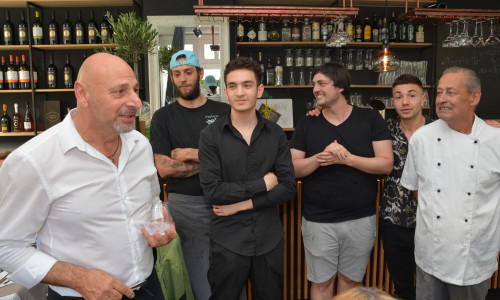 Giuseppe Fichera (links) und Fabio Bortone (rechts) stellen beim Testabend ihre Mannschaft vor.