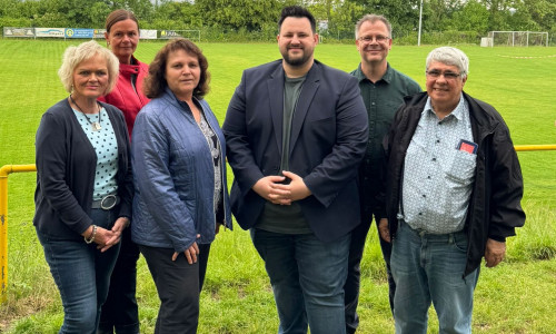 Ute Skalik, Anne Doukas, Gabriele Teusch, Tobias Bey, Thorsten Reinke und SPD-Ortsvereinsvorsitzener Lebenstedt Muzaffer Perik (v. li.). Es fehlt: Janine Wojtysiak-Hinzer.