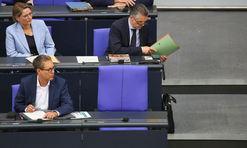 Regierungsbank am 05.06.2025