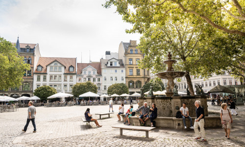 Kinderbetreuung an wechselnden Orten in der Innenstadt: Am 5. und 26. Juli laden bunte Zirkuszelte auf dem Kohlmarkt zum Spielen und Basteln bei der Löwenbande ein.    
