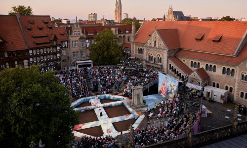 Italienische Klänge erfüllen beim Burgplatz Open Air im August und September die Freiluft-Arena auf dem historischen Burgplatz.