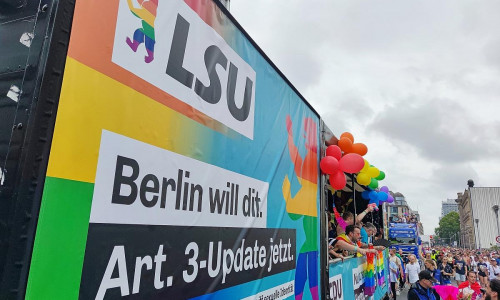 LSU-Wagen bei Parade zum Christopher-Street-Day (Archiv)