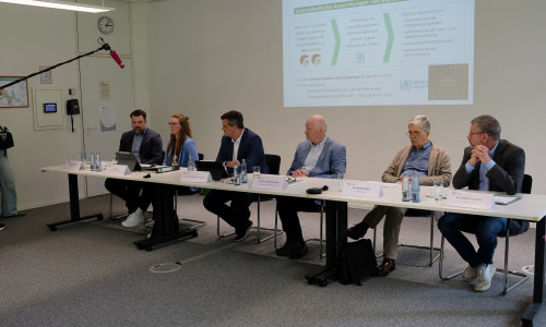  Landkreis Goslar – von links: Maximilian Strache (LK GS), Lea John (LMU), Landrat Dr. Alexander Saipa, Prof. Dr. Dennis Nowak (LMU), Dr. Martin Hepp (Amtsarzt LK GS), Dr. Walter Schmotz (LK GS) bei der Vorstellung der  Ergebnisse der BLENCA2-Studie.