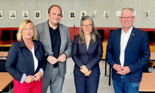 Dunja Kreiser, Sebastian Roloff (wirtschaftspolitischer Sprecher), Dr. Nina Scheer (energiepolitische Sprecherin), Helmut Kleebank (stellvertretender energiepolitischer Sprecher)