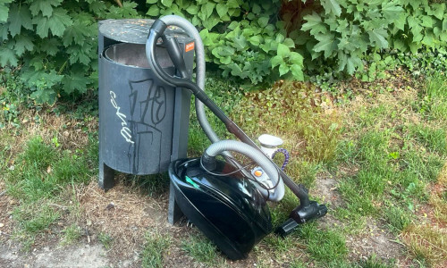 Mit Hausmüll überquellende Abfallkörbe, im öffentlichen Raum abgestellter Elektroschrott, Müllberge an den Containersammelplätzen oder entsorgter Bauschutt auf Spielplätzen gehören mittlerweile zum Alltag.