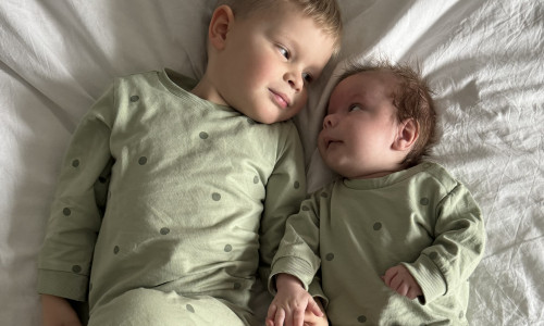 Toni (rechts) mit seinem großen Bruder Lino.