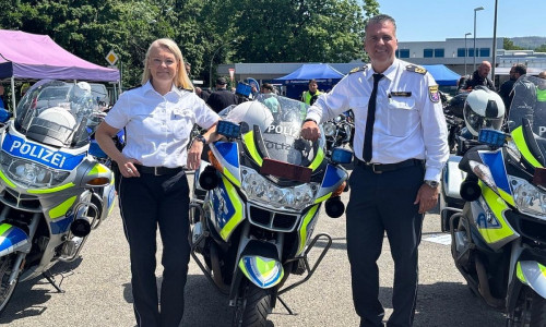 Göttingens Polizeipräsidentin Tanja Wulff-Bruhn mit Dirk Fornoff, Polizeivizepräsident des Polizeipräsidiums Südhessen, beim Motorradsicherheitstag am Samstag (21. Juni) in Osterode am Harz. (Archiv)