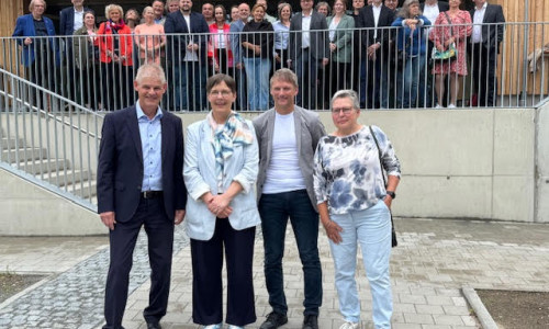 Oberbürgermeister Frank Klingebiel, Dr. Ulrike Witt (Landesbeauftragte für Regionale Landesentwicklung Braunschweig), Erster Bürgermeister Stefan Klein sowie Ortsbürgermeisterin Angelika Müller (vorne, v. li.).