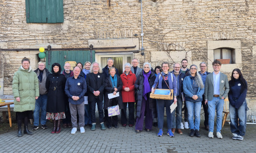 Die Bundesjury des Aller.Land-Programms unter Leitung von Hortensia Völkers zu Gast in der Weinscheune in Schandelah. Die Jury machte sich einen Eindruck von dem Projekt im Austausch mit dem Teilnehmenden aus den Dörfern, dem begleitenden Steuerkreis und dem Organisationsteam.