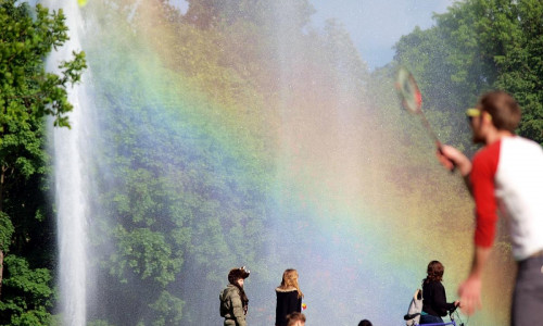 Schönes Wetter in einem Park (Archiv)