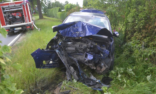 Schwerer Baumunfall mit Vollsperrung der Bundesstraße 6 in Wendhausen (Archiv)