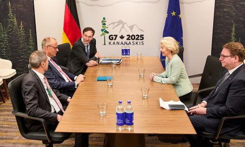 Friedrich Merz und Ursula von der Leyen beim G7-Gipfel in Kanada am 16.06.2025