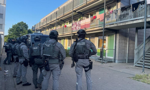 Einsatzkräfte der Bundespolizei während des Durchsuchungseinsatzes (Archiv)